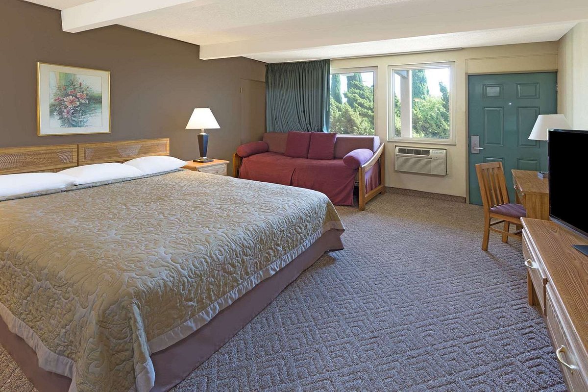 Rooms in Costa Mesa - Cleanest Place to Stay | Costa Mesa Inn